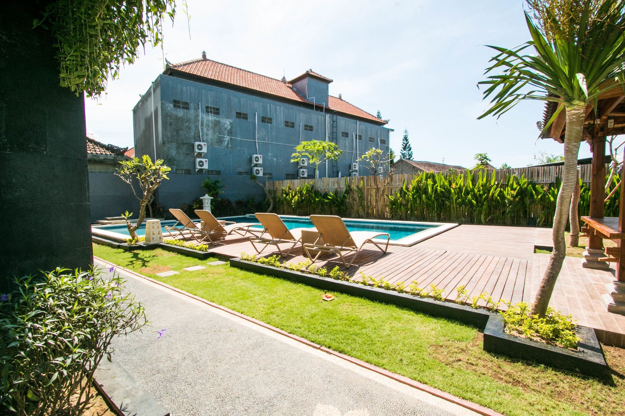 Srikandi Inn Kuta Selatan Extérieur photo
