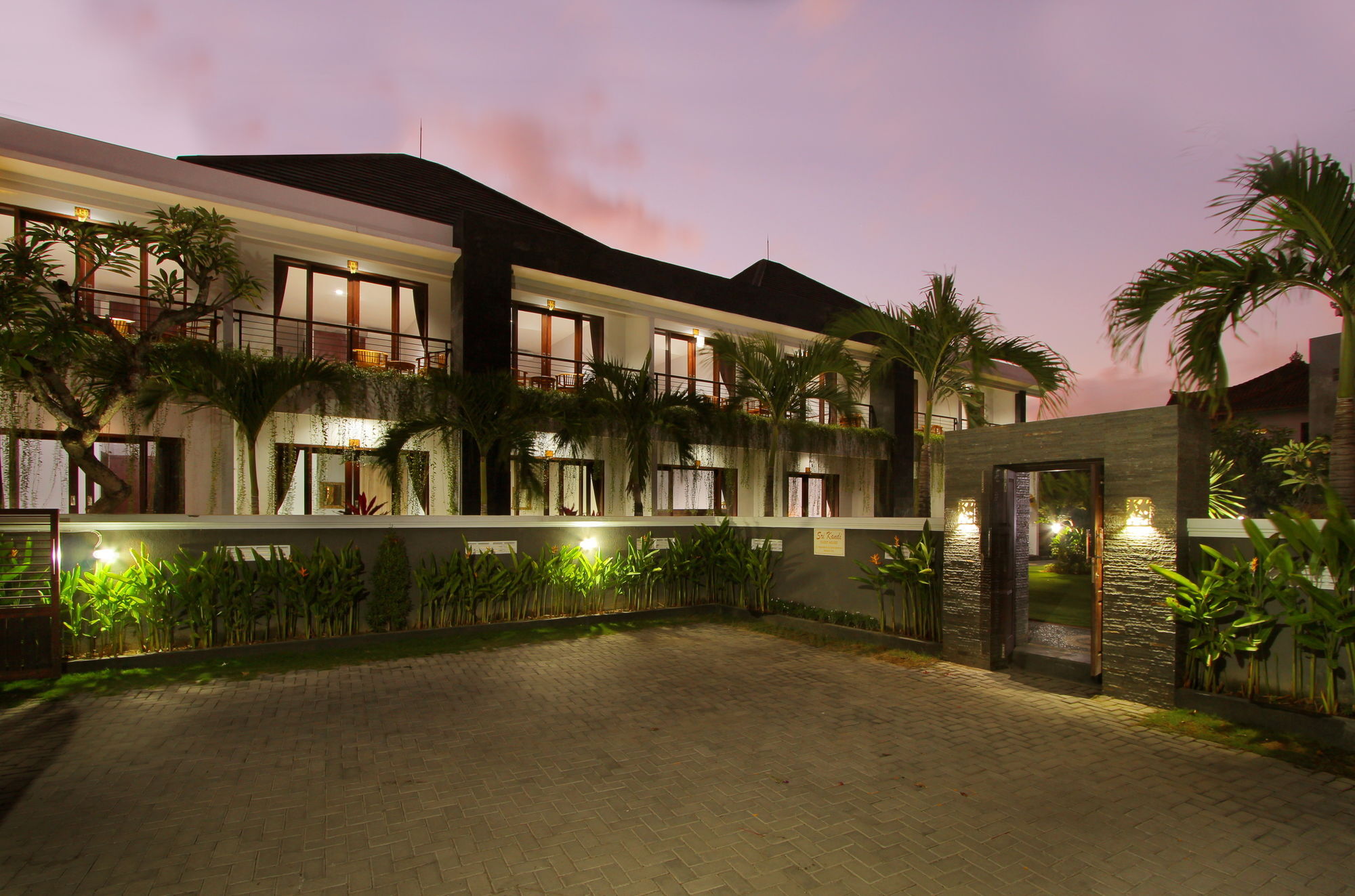 Srikandi Inn Kuta Selatan Extérieur photo